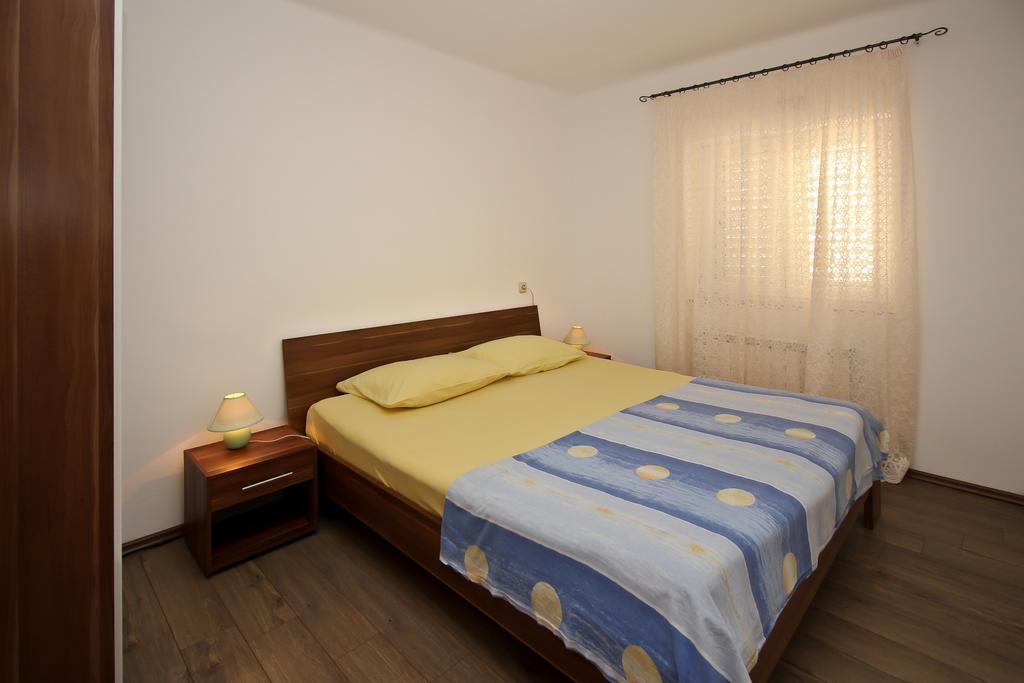 Apartment Dražen Šilo Pokoj fotografie