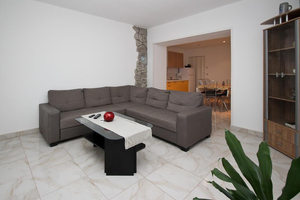 Apartment Dražen Šilo Pokoj fotografie