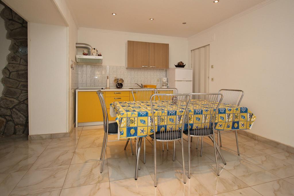 Apartment Dražen Šilo Pokoj fotografie
